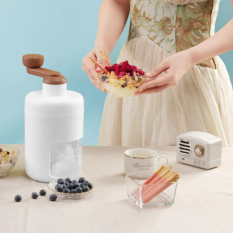 Manual Ice Crusher Machine - Perfect for Refreshing Drinks!
