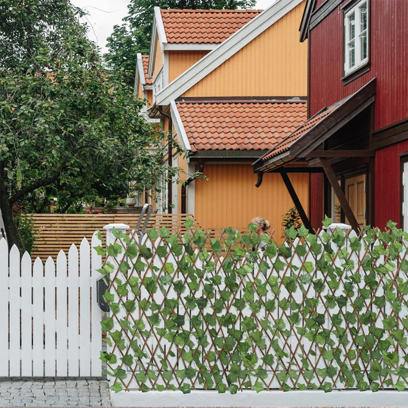 Flexible Privacy Fence with a Climbing Plant Look