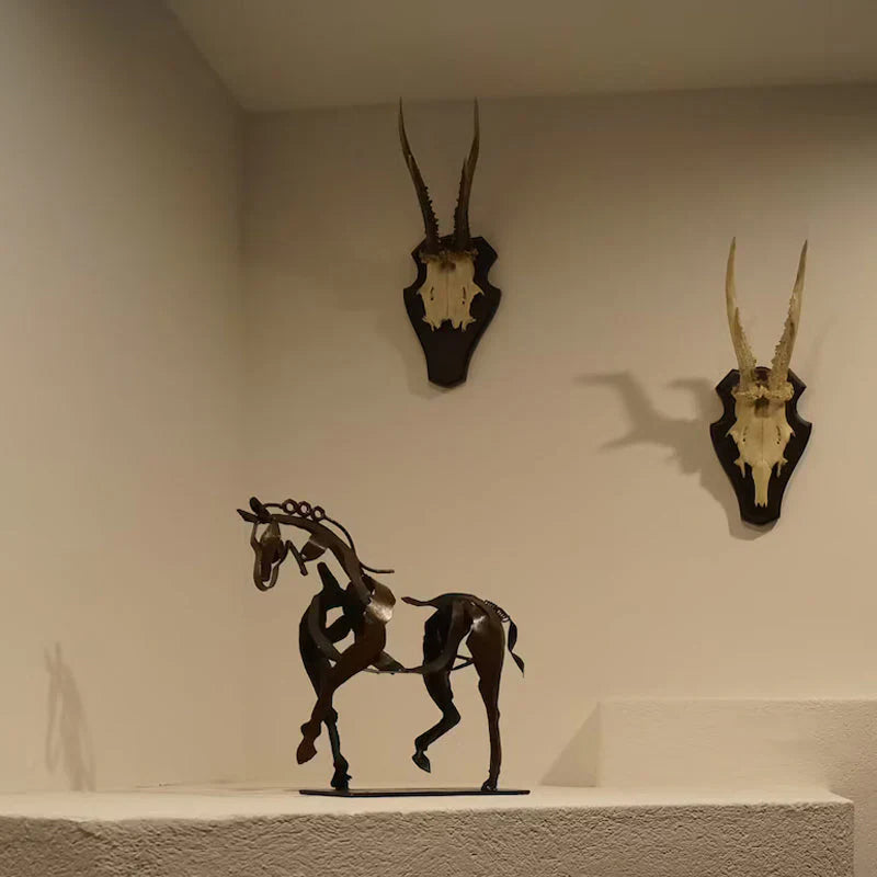 Elegant Metal Horse Figurine - Stylish Decoration for Your Home