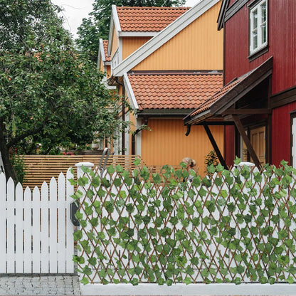 Flexible Privacy Fence with a Climbing Plant Look